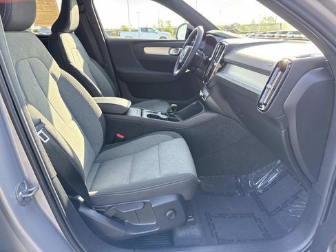 Used 2024 Volvo XC40 B5 Core image 19