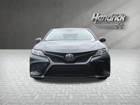 Used 2020 Toyota Camry SE image 3