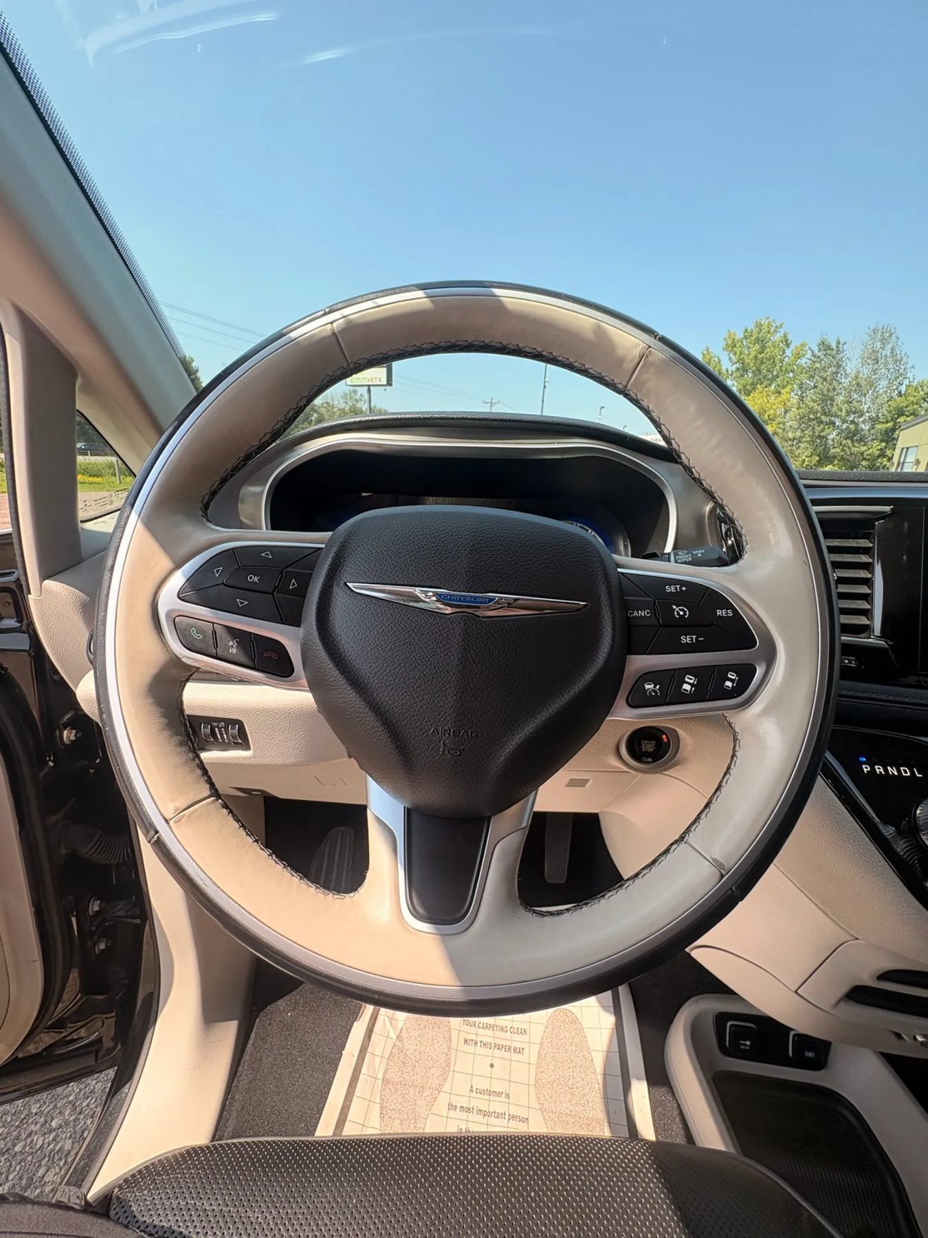Used 2017 Chrysler Pacifica Limited w/ Advanced Safetytec Group FWD image 17