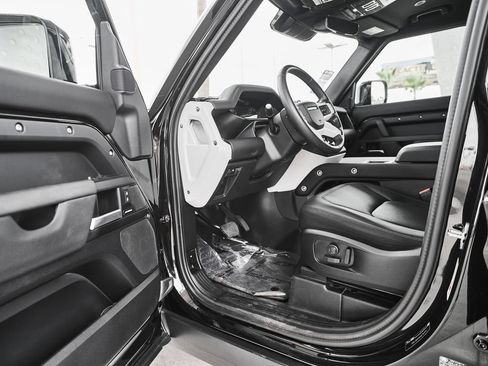 Used 2025 Land Rover Defender 110 S AWD/4WD image 18