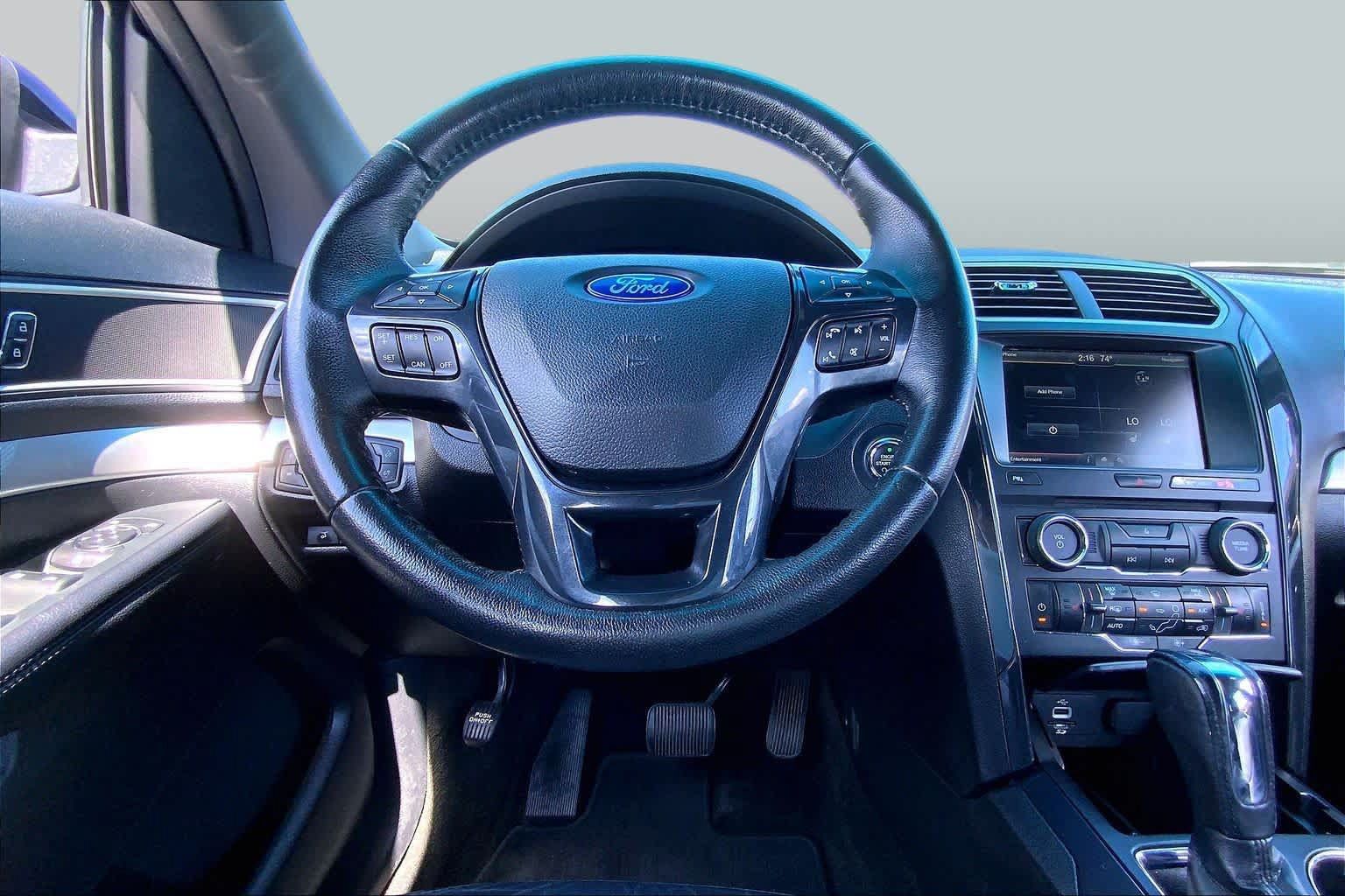 Used 2016 Ford Explorer XLT w/ Equipment Group 202A FWD image 6