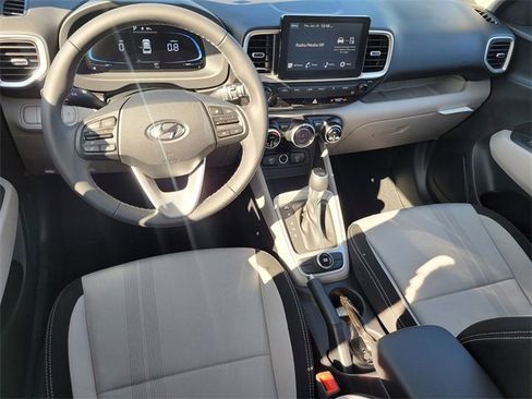 New 2025 Hyundai Venue SEL image 9