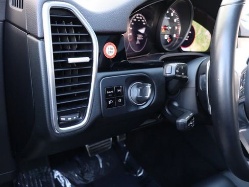 Used 2021 Porsche Cayenne S AWD/4WD image 39
