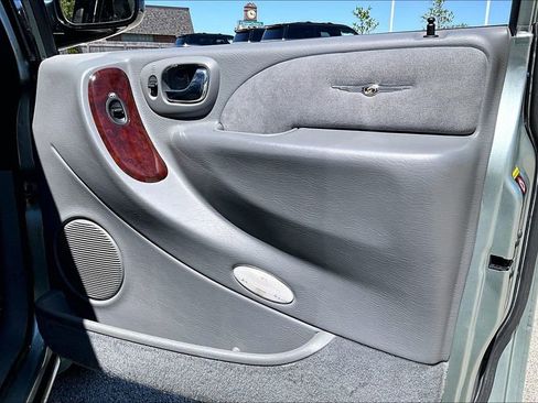 Used 2004 Chrysler Town & Country Limited w/ Trailer Tow Group AWD/4WD image 24