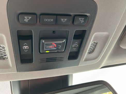 Used 2021 Toyota Camry XLE w/ Navigation Package image 25