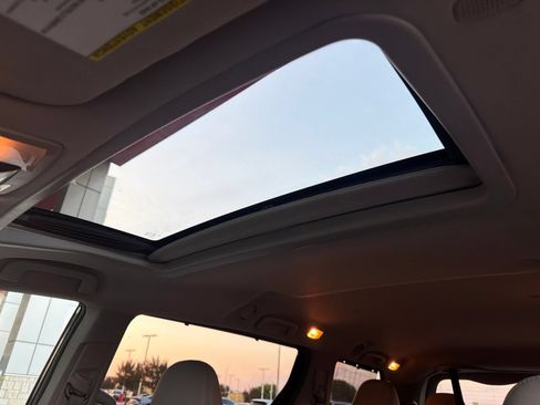 Used 2019 Toyota Sienna XLE FWD image 10