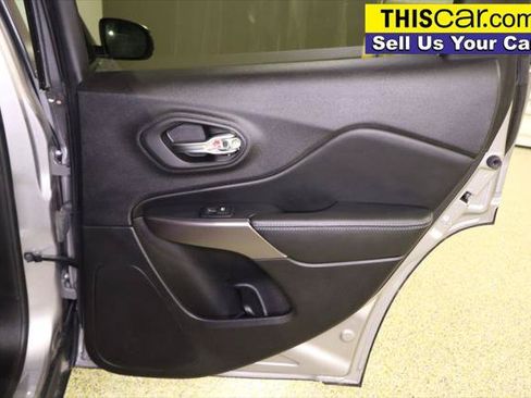 Used 2019 Jeep Cherokee Latitude Plus FWD image 33
