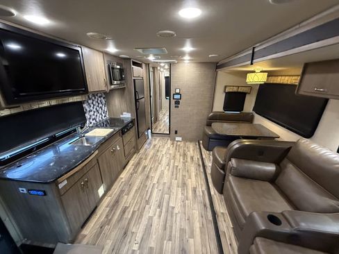 Used 2017 Ford E-450 and Econoline 450 Super Duty w/ Motorhome Prep Package RWD image 43