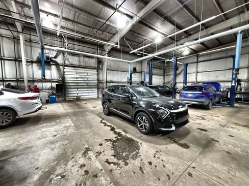 Certified 2024 Kia Sportage EX w/ EX Premium Package image 11