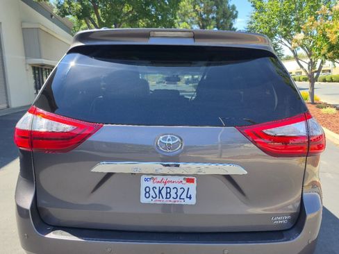 Used 2017 Toyota Sienna Limited Premium AWD/4WD image 5