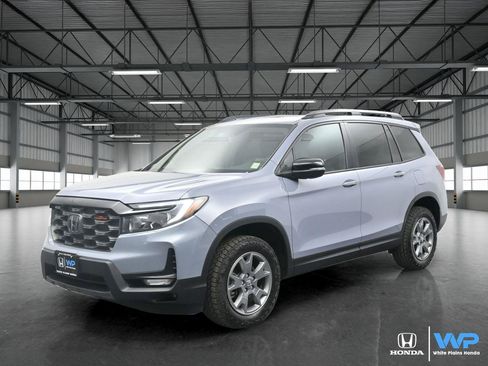 Certified 2025 Honda Passport TrailSport image 1