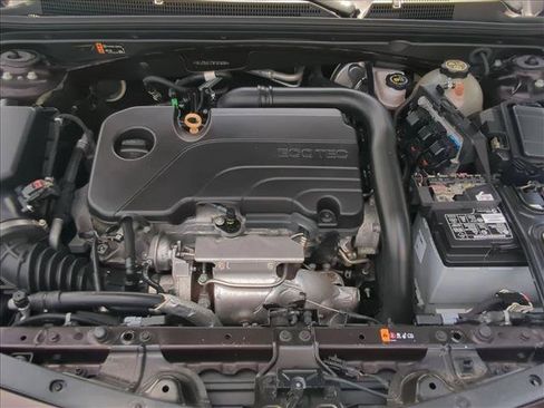 Used 2021 Chevrolet Malibu LT FWD image 21