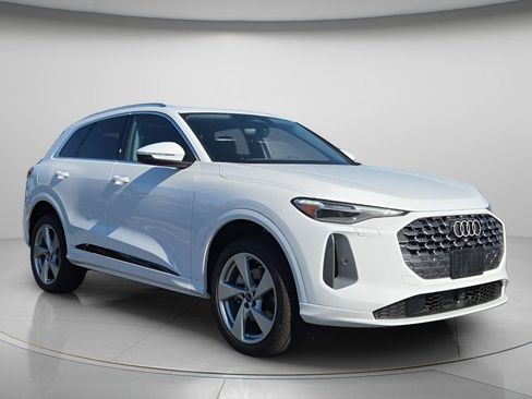New 2026 Audi Q5 Premium Plus AWD/4WD image 3