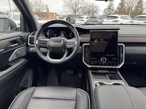 Used 2025 GMC Acadia Denali image 12