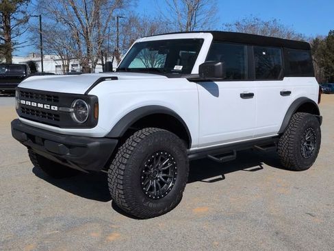 New 2025 Ford Bronco 4-Door image 7