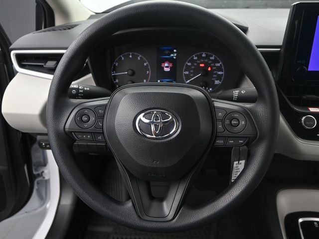 Used 2025 Toyota Corolla LE FWD image 5