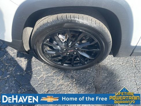 Used 2023 GMC Terrain SLE w/ Driver Convenience Package FWD image 10