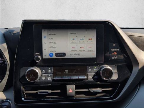 Used 2023 Toyota Highlander LE FWD image 13