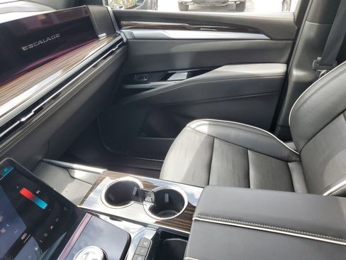 Used 2025 Cadillac Escalade Premium Luxury image 26
