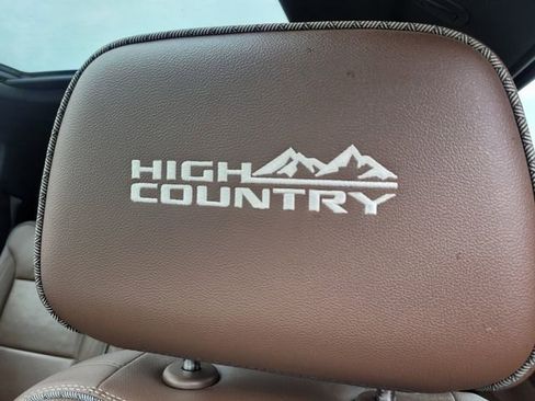 Used 2021 Chevrolet Suburban High Country w/ Premium Package image 12