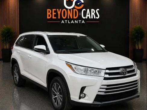 Used 2019 Toyota Highlander XLE FWD image 1