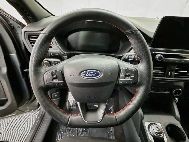Certified 2025 Ford Escape ST-Line AWD/4WD image 11