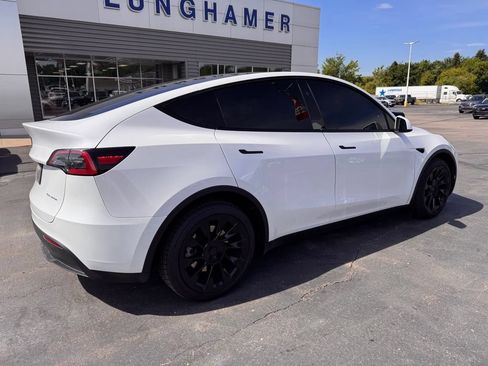 Used 2024 Tesla Model Y Long Range AWD/4WD image 4