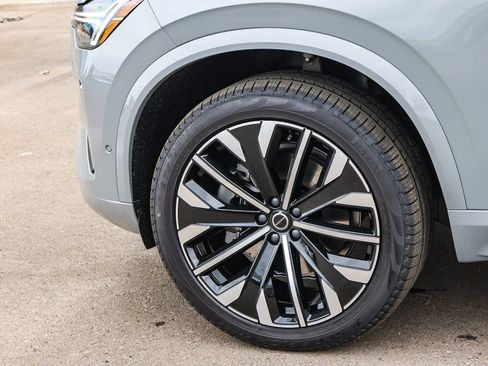 New 2026 Volvo XC90 B5 Plus w/ Protection Package AWD/4WD image 9