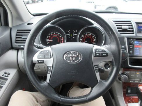 Used 2013 Toyota Highlander Limited image 14