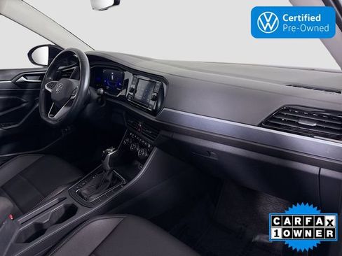 Certified 2022 Volkswagen Jetta SE w/ Panoramic Sunroof Package image 29