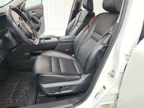 Used 2021 Nissan Rogue SV w/ Premium Package image 19