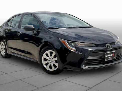 Used 2023 Toyota Corolla LE image 3