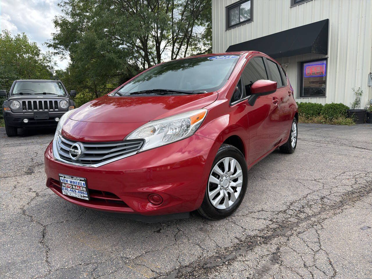 Used 2015 Nissan Versa Note SV FWD image 1