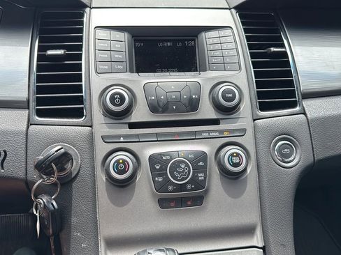 Used 2017 Ford Taurus SEL FWD image 15