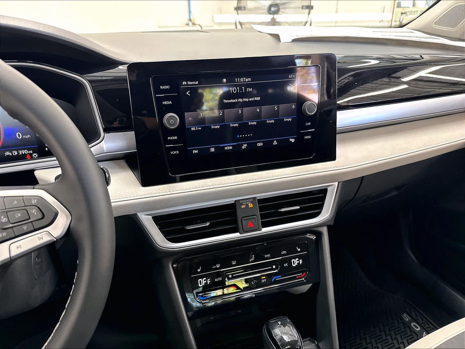 New 2027 Volkswagen Taos SE AWD/4WD image 6
