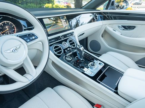 Used 2024 Bentley Continental GT V8 image 21