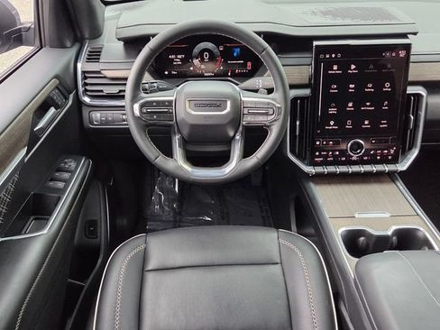 Used 2025 GMC Acadia Denali FWD image 11
