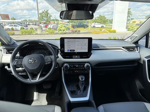 Used 2023 Toyota RAV4 XLE Premium AWD/4WD image 9