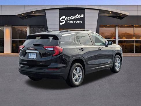Used 2023 GMC Terrain SLE w/ Driver Convenience Package image 5