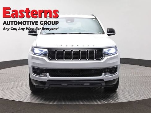 Used 2024 Jeep Wagoneer L Series II RWD image 2