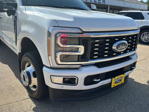 Used 2023 Ford F350 Limited w/ FX4 Off-Road Package AWD/4WD image 2