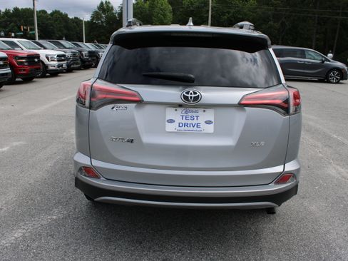 Used 2017 Toyota RAV4 XLE FWD image 7