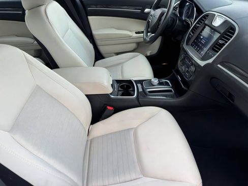 Used 2019 Chrysler 300 Touring w/ Sport Appearance Package image 11