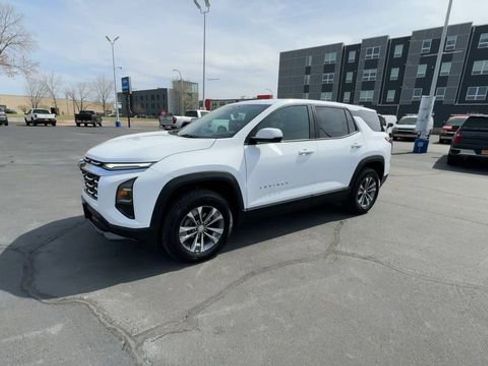 Used 2025 Chevrolet Equinox LT image 4
