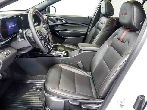 Used 2025 Chevrolet Trax RS w/ Sunroof Package FWD image 12