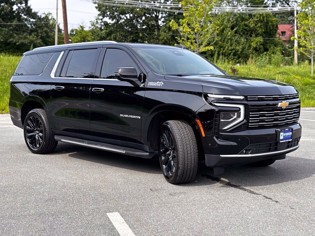 Used 2025 Chevrolet Suburban High Country AWD/4WD image 8