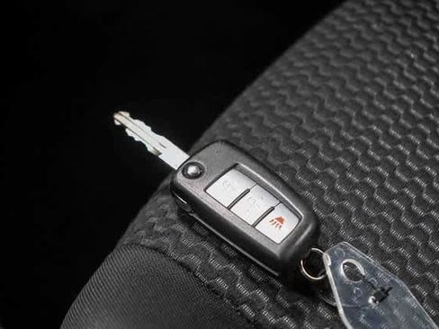 Used 2021 Nissan Rogue Sport S image 28