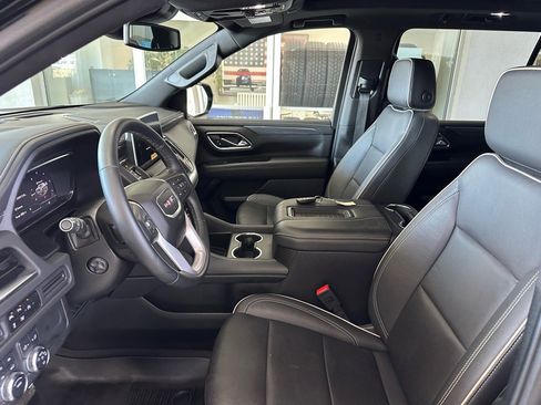 Used 2024 GMC Yukon XL SLT w/ SLT Luxury Package image 15