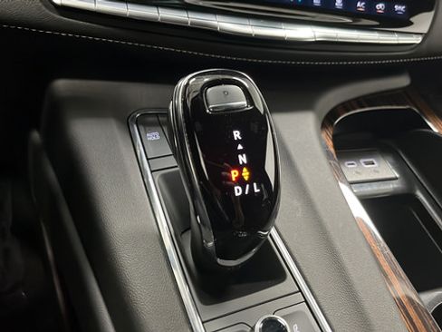 Used 2024 Cadillac Escalade ESV Luxury AWD/4WD image 17