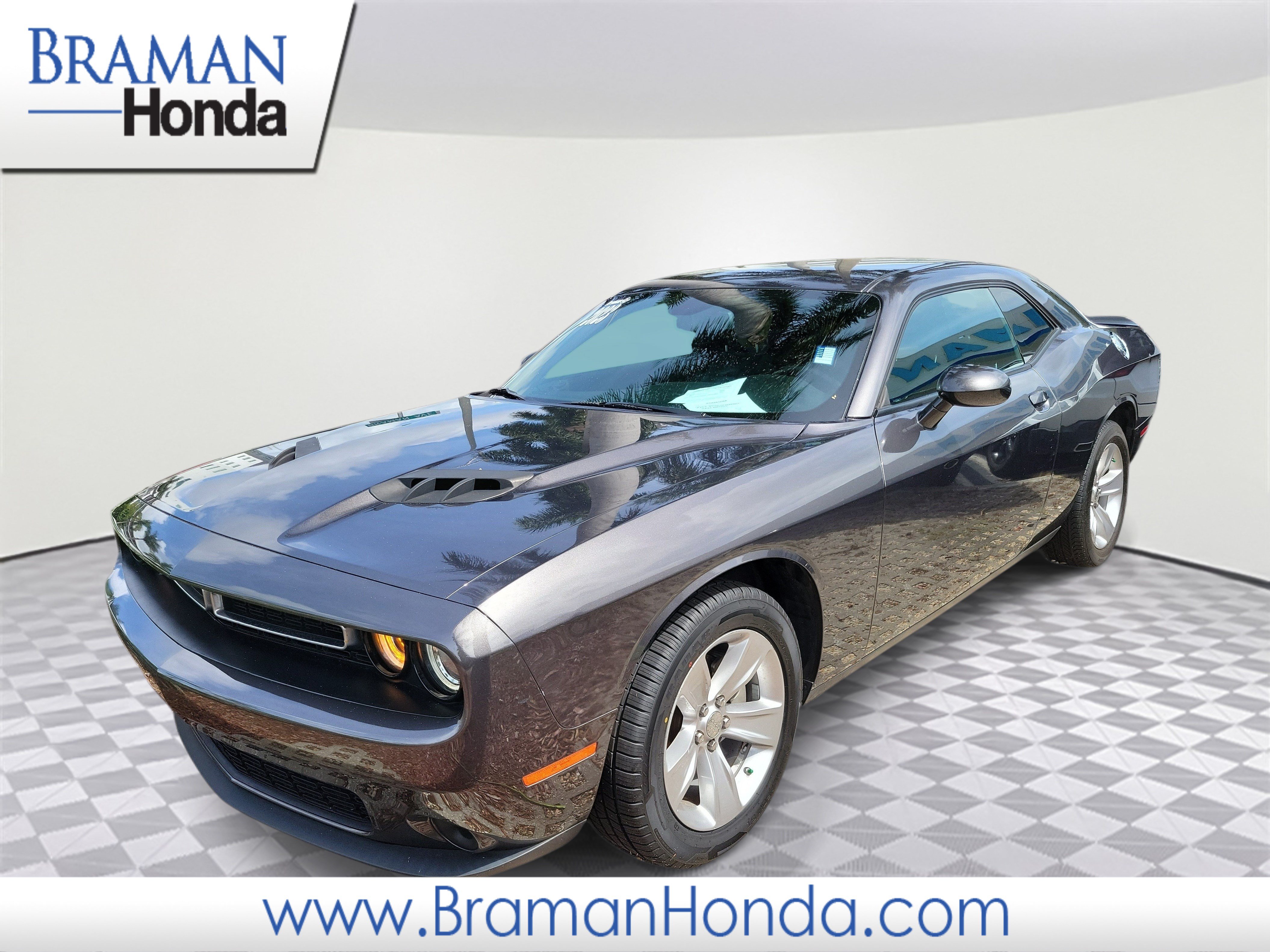 Used 2023 Dodge Challenger SXT RWD image 1